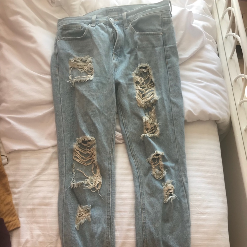 Brandy Melville Ripped Boyfriend Jeans Size Small